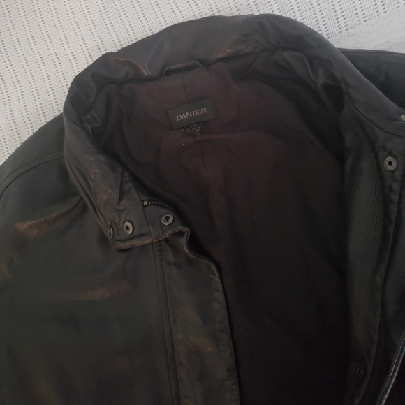 Danier leather jacket - Med - Picture 2 of 3